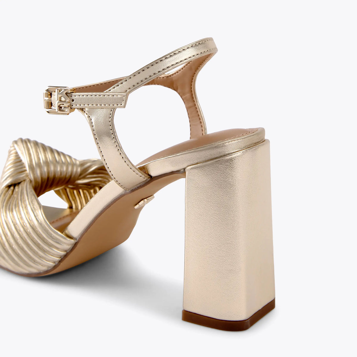 SIGNET HEEL