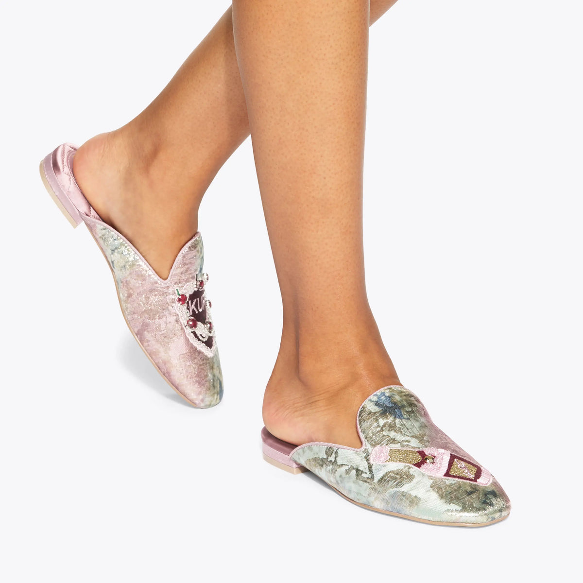 EMBROIDERED SLIPPER
