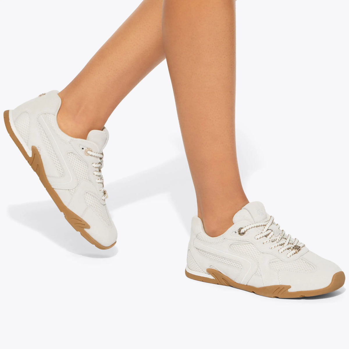 LATHER SNEAKER